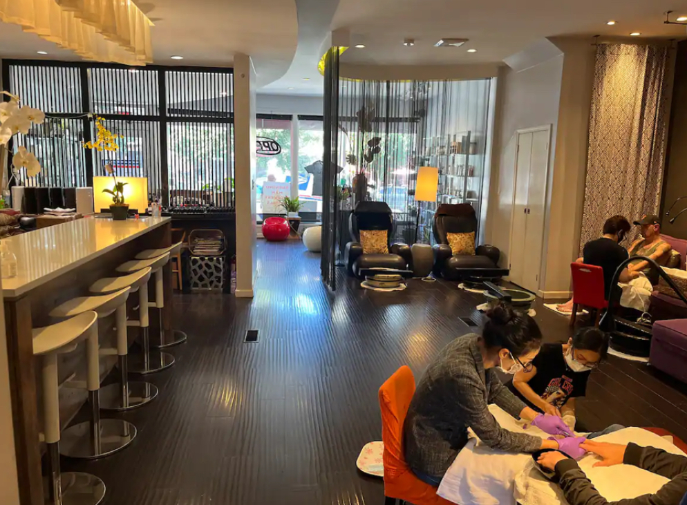 Hand Job Nails and Spa mani-pedi lounge